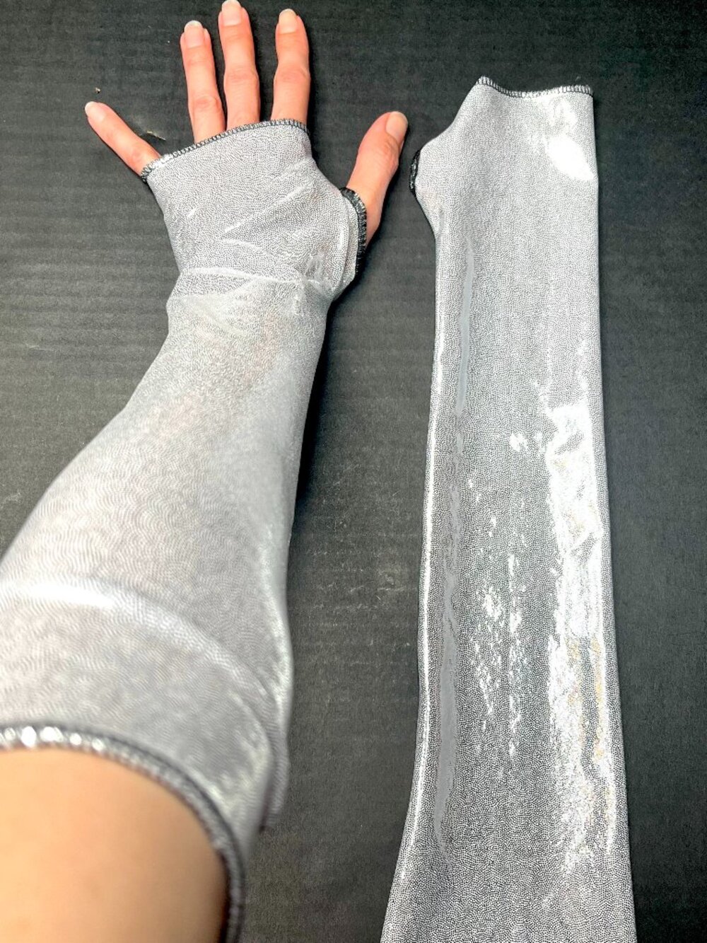 Wetlook Fingerless Gloves Silver Arm Warmers Covers UV Glow Rave Disco Costume
